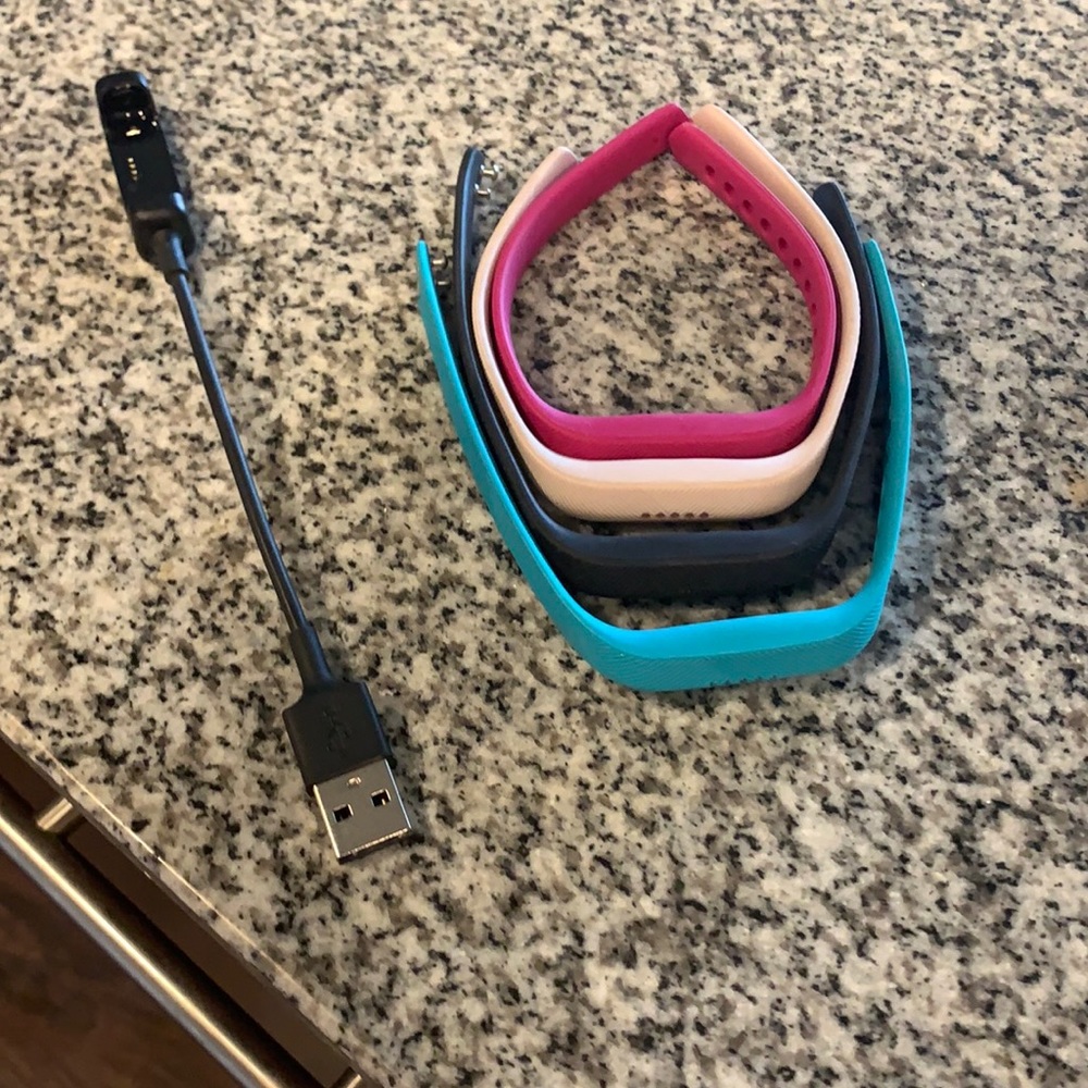 Fit Bit Flex 2 S Bands and Charger
